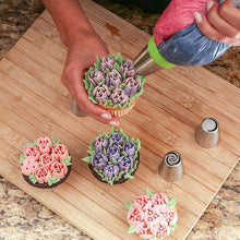 Φόρτωση εικόνας στο εργαλείο προβολής Συλλογής, CakeLove - Flower-Shaped Frosting Nozzles (13-Pc Set)
