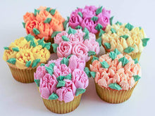 Afbeelding in Gallery-weergave laden, CakeLove - Flower-Shaped Frosting Nozzles (13-Pc Set)
