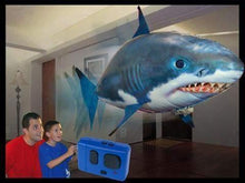 Görseli Galeri görüntüleyiciye yükleyin, Air Shark™ - The Remote Controlled Fish Blimp-Nomad Shops
